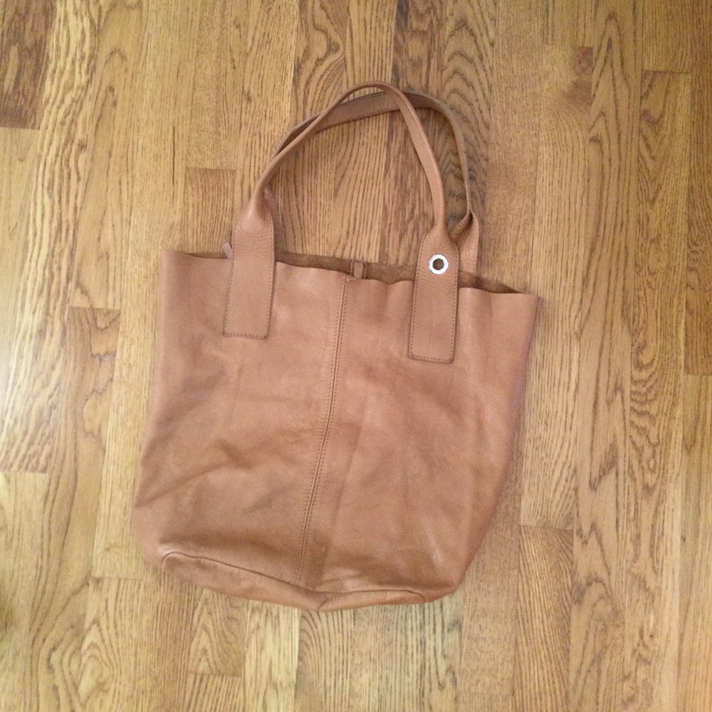Softest Tan Leather Trough Tote Bag. Size OS - Picture 3 of 9